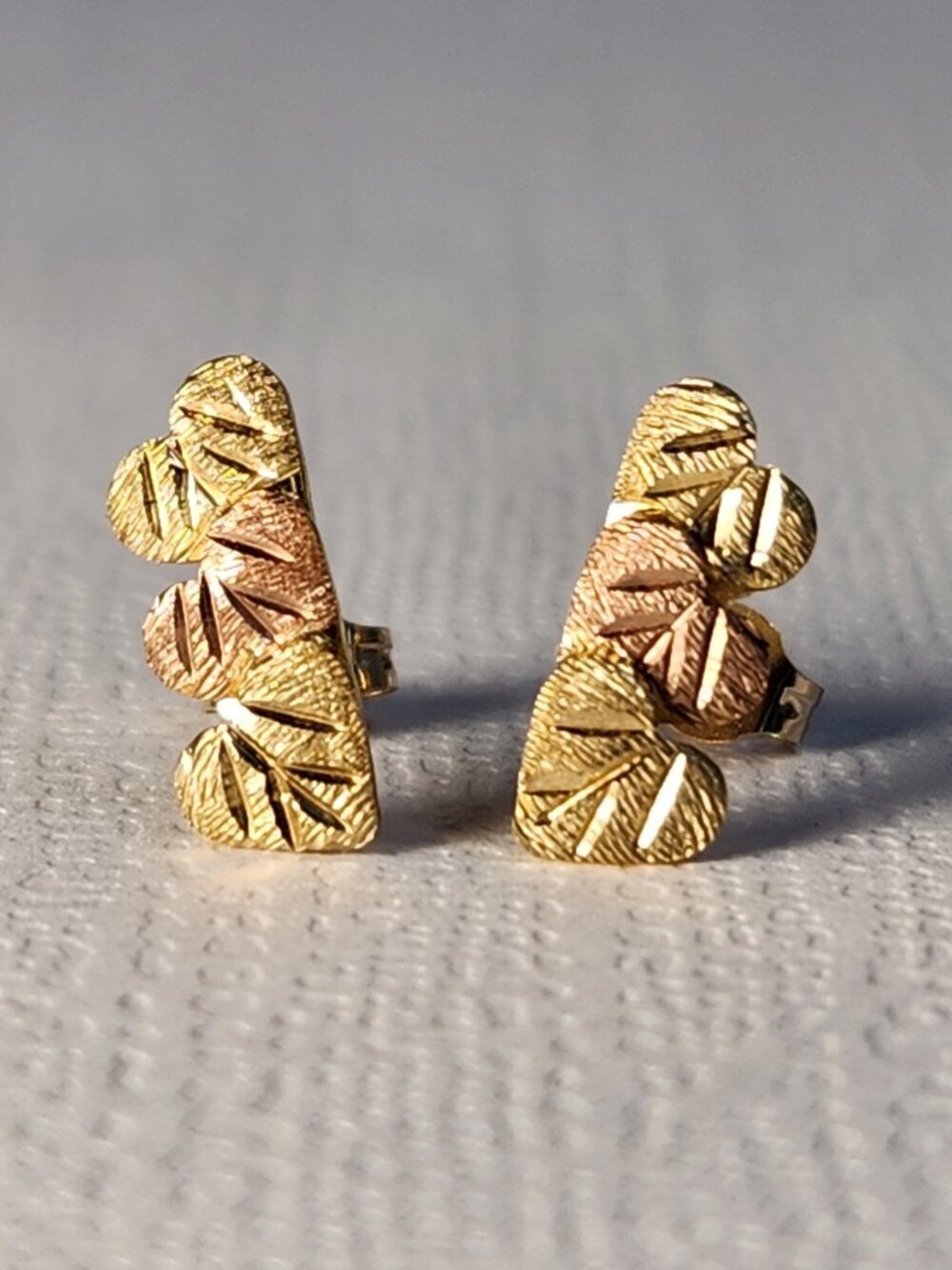 Bruh. Authentic Landstrom Black Hills Gold 10K Tri Color Heart Leaf Earrings